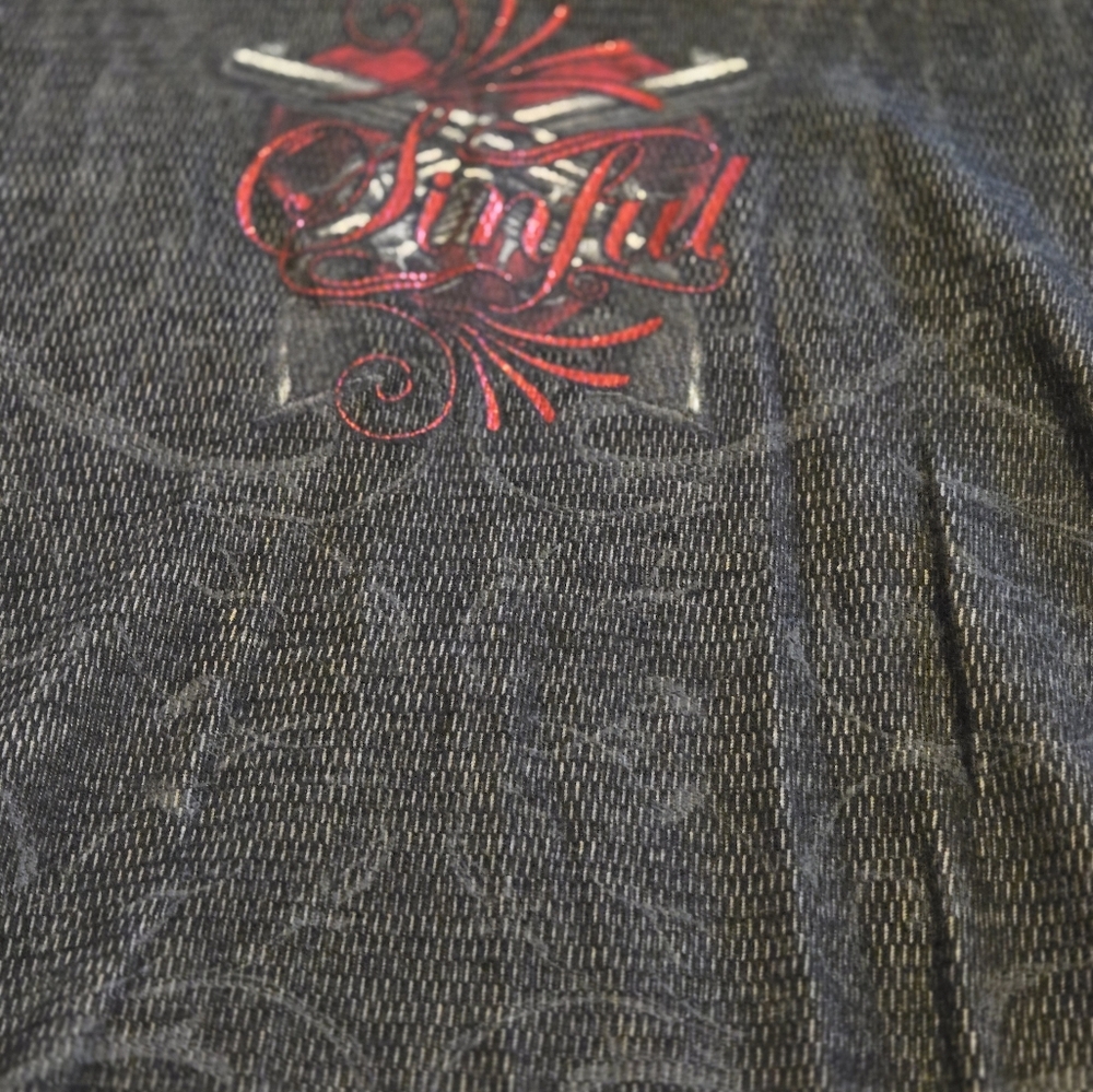 Buckle Black and Red Long Sleeve Tee